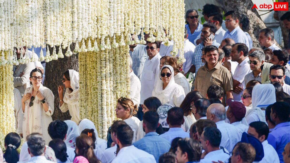 करिश्मा के एक्स-हसबैंड का 7 दिन बाद हुआ अंतिम संस्कार, बहन को संभालती दिखीं करीना, सैफ भी पहुंचे