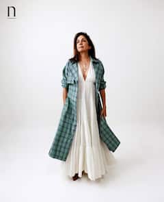 66 की उम्र में भी आज की एक्ट्रेसेस को टक्कर देती हैं नीना गुप्ता, ग्लैमरस अवतार से जीत लेती हैं दिल