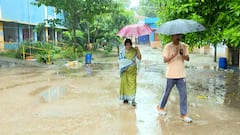 কাদা প্যাচপ্যাচে রাস্তা, টানা বৃষ্টি, দুর্যোগপূর্ণ আবহাওয়ার কারণেই কালীগঞ্জের বিভিন্ন বুথে ভোটারের সংখ্যা অনেক কম