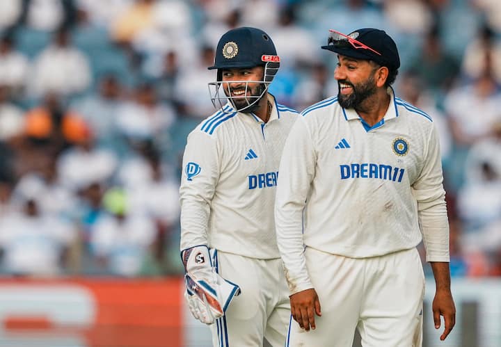 पैंट सिर्फ धोनी के सेंचुरी रिकॉर्ड को लक्षित नहीं कर रहा है। वह ऑस्ट्रेलिया, इंग्लैंड, दक्षिण अफ्रीका और न्यूजीलैंड की चुनौतीपूर्ण विदेशी परिस्थितियों में एक विकेटकीपर के रूप में स्कोर किए गए धोनी के रन के पास भी हैं।