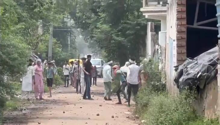 Nuh Violence after Sarpanch by election in Cheela in Haryana former minister attacked many injured in firing stone pelting Haryana: नूंह में सरपंच उपचुनाव के बाद हिंसा, पूर्व मंत्री पर हमला, फायरिंग और पथराव में कई घायल