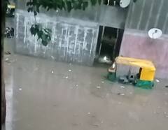 Rain Photos: અઢી ઇંચ વરસાદમાં જ અમદાવાદમાં બની પૂર જેવી સ્થિતિ, ઠેર-ઠેર ભરાયા ગોઠણ સમા પાણી