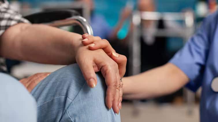 New sensation with Parkinson treatment Study Published In International Research Journal Parkinson treatment : పార్కిన్సన్స్ చికిత్సకు ఆయుర్వేదం - అంతర్జాతీయ పరిశోధన జర్నల్‌లో అధ్యయనం