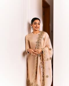 Rashmika Mandanna: 'श्रीवल्ली'चा देसी अंदाज; साडीमध्ये दिसतेय खास!