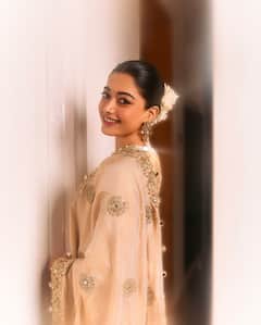 Rashmika Mandanna: 'श्रीवल्ली'चा देसी अंदाज; साडीमध्ये दिसतेय खास!