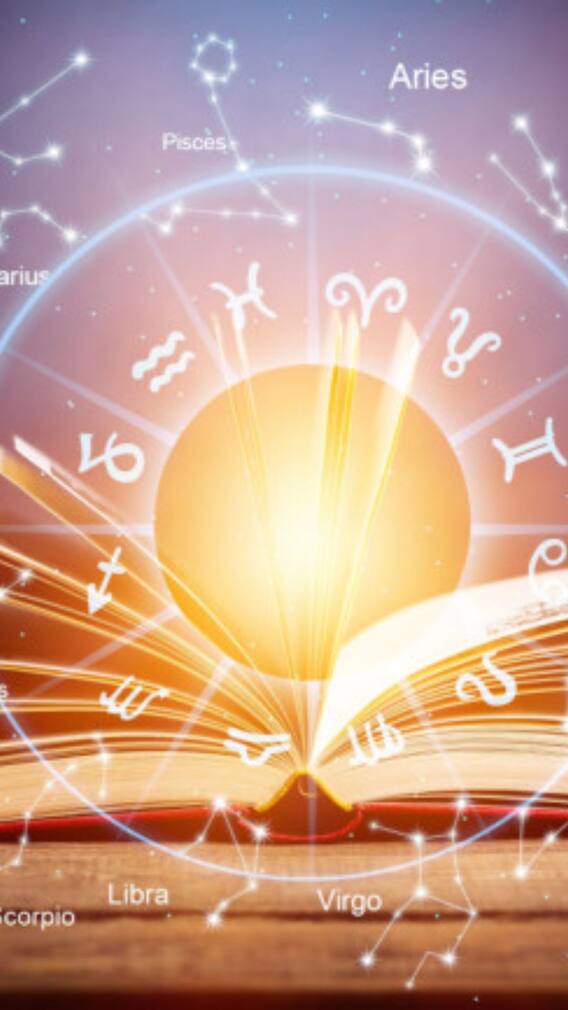 ব্যবসায় বিরাট লাভ, নতুন চাকরির অফার! শুক্রবারের রাশিফলে বড় প্রাপ্তি