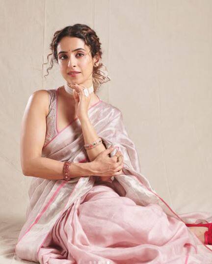 ரூ.70 கோடியில் எடுக்கப்பட்டு, 2200 கோடி வரை வசூல் செய்த, இந்த படத்தில் அறிமுகமாகி... தன்னுடைய திறமையால் தற்போது பாலிவுட் திரையுலகில் முன்னணி நடிகையாக ஜொலித்து கொண்டிருக்கிறார் சானியா மல்ஹோத்ரா.