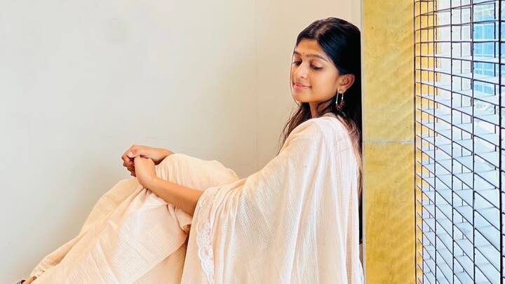 Ananthika Sanil Kumar Photos:  ‘మ్యాడ్’ సినిమాతో టాలీవుడ్ ప్రేక్షకులకు చేరువైన అనంతిక సనీల్ కుమార్ ఫిమేల్ లీడ్ మూవీ ‘8 వసంతాలు’. నా ఆటోగ్రాఫ్ మూవీని గుర్తుచేసిందంటున్నారు  ప్రేక్షకులు