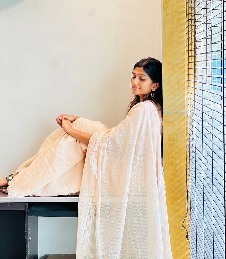 8 వసంతాలు సినిమా కోసం కలరి ఫైట్, వింగ్ చున్ అనే చైనీస్ ఆర్ట్ ఫామ్ నేర్చుకుందట అనంతిక..తన సినీ కెరీర్లో ఇది మెమొరబుల్ క్యారెక్టర్ అని మురిసిపోతోంది అనంతిక