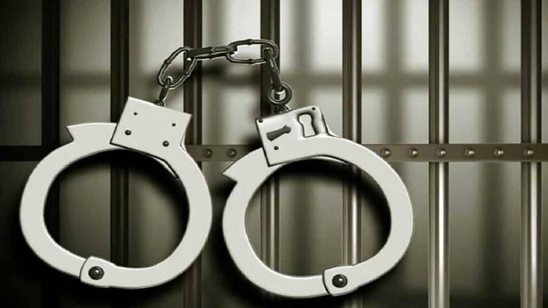 வேலியே பயிரை மேய்ந்த கதை... பாடம் கற்று கொடுக்க வேண்டிய ஆசிரியருக்கு பாடம் கற்றுக்கொடுத்த போலீஸ் Teacher arrested under POCSO for molested student in Thanjavur tnn வேலியே பயிரை மேய்ந்த கதை... பாடம் கற்று கொடுக்க வேண்டிய ஆசிரியருக்கு பாடம் கற்றுக்கொடுத்த போலீஸ்