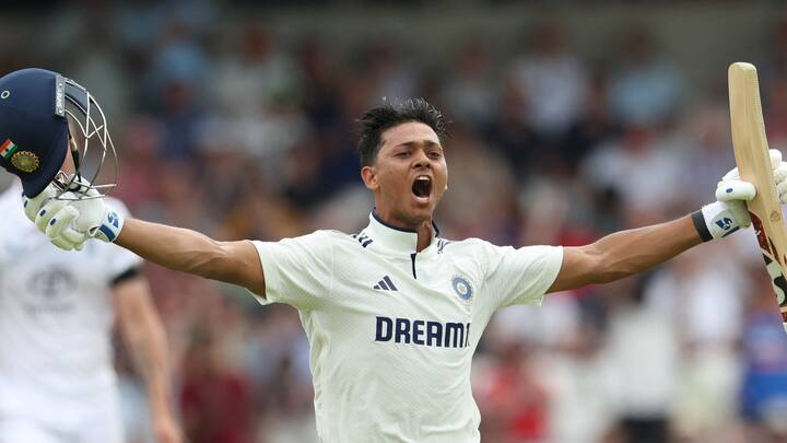 यशस्वी जायसवाल ने इंग्लैंड के खिलाफ पहले टेस्ट में शानदार शतक लगाया है. जायसवाल ने शतक लगाते ही इतिहास के पन्नों में अपना नाम दर्ज करा दिया है. जायसवाल ने एक ऐसा कारनामा कर दिया है, जो 93 सालों में कोई और भारतीय बल्लेबाज नहीं कर पाया है.