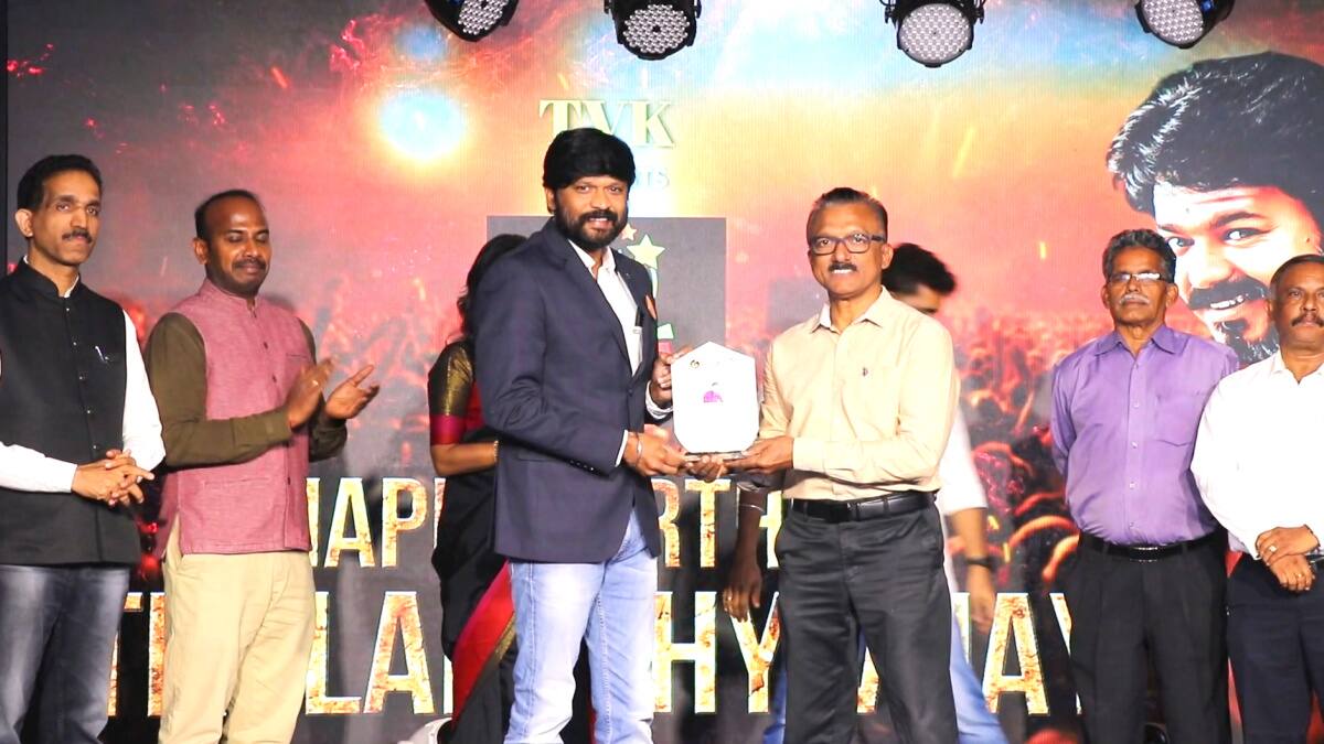 கத்தார் 'உயரம் விருதுகள் 2025': விஜய் பிறந்தநாளில் அவரது ஸ்டைலில் கல்விக்கு மரியாதை! ரசிகர்கள் அசத்தல்!