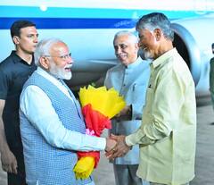 International Yoga Day : విశాఖ చేరుకున్న ప్రధానమంత్రి మోదీ- గ్రాండ్ వెల్కమ్ చెప్పిన సీఎం, డీసీఎం, మంత్రులు