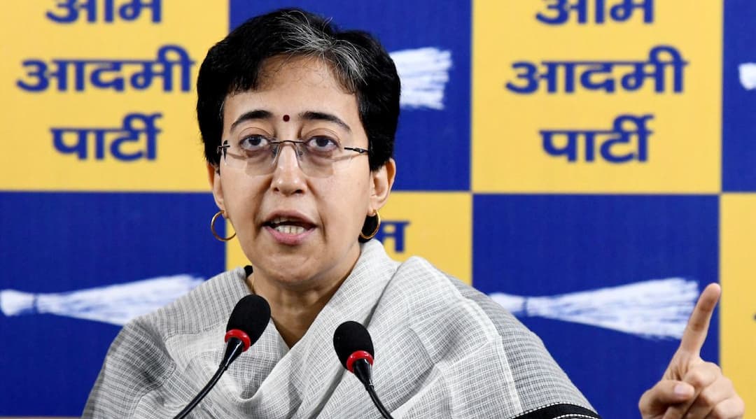 Atishi Claims BJP Targets AAP Leader Manish Sisodia in Fake Classroom Scam to Hide Rekha Gupta Failure क्लास रूम घोटाला मामले में मनीष सिसोदिया ECB के सामने हुए पेश, आतिशी बोलीं- 'न चवन्नी भर का...'
