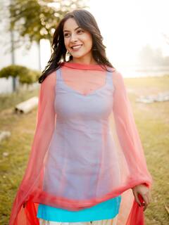 Shehnaaz Gill Pics: पटियाला सूट में दिखा शहनाज गिल का सादगी भरा अंदाज, तस्वीरें वायरल