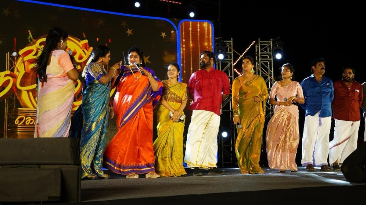 ரசிகர்களுக்கு விருந்து வைத்துக் கொண்டாடிய, விஜய் டிவி !!