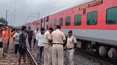 कटिहार जा रही अवध असम एक्सप्रेस कर्मचारियों की ट्रॉली से टकराई, 1 की मौत