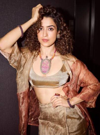 இதை தொடர்ந்து திரைப்பட வாய்ப்புகளை தேட துவங்கிய இவருக்கு, பாலிவுட் திரையுலகின் டாப் ஹீரோவான அமீர் கான் நடித்து தயாரித்த 'தங்கல்' திரைப்படத்தில் அமீர் கானுக்கு மகளாக நடிக்கும் வாய்ப்பு கிடைத்தது.