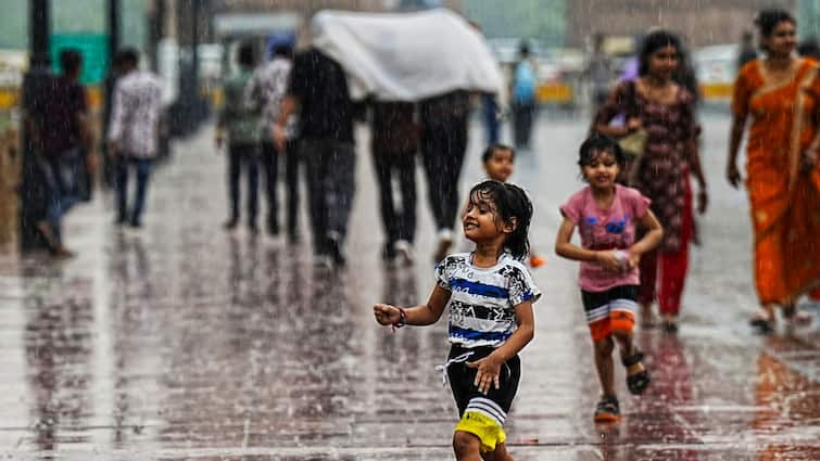 Delhi Weather Air Pollution Monsoon updata IMD Issued Yellow Alert for thunderstorm and rain for today 20 June Delhi Weather: दिल्ली में कब तक दस्तक दे सकता है मानसून? IMD ने जारी किया आंधी-तूफान और बारिश का येलो अलर्ट