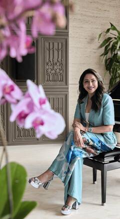 Madhuri Dixit का 48 करोड़ वाला रॉयल हाउस! अपार्टमेंट में है आर्ट, स्टाइल और बेहतरीन व्यू