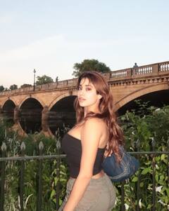 कभी झील किनारे बहन संग दिए पोज, तो कभी रेस्टोरेंट में BF की प्लेट से खाती दिखीं जाह्नवी, एक्ट्रेस की लंदन वेकेशन की तस्वीरें वायरल