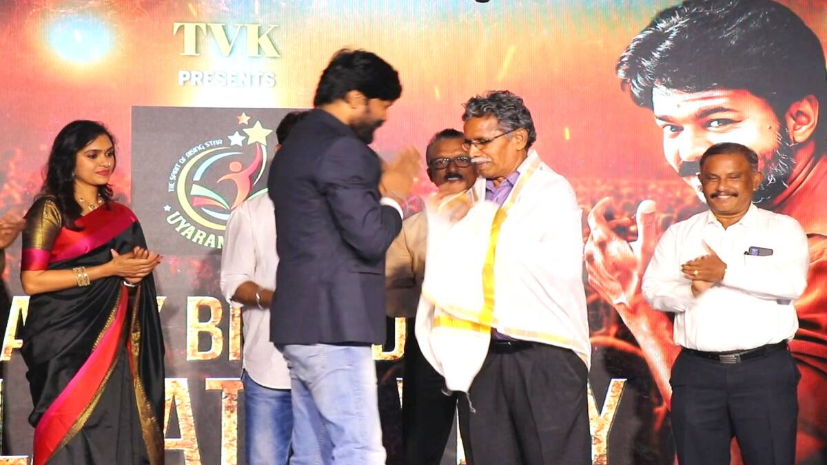 கத்தார் 'உயரம் விருதுகள் 2025': விஜய் பிறந்தநாளில் அவரது ஸ்டைலில் கல்விக்கு மரியாதை! ரசிகர்கள் அசத்தல்!