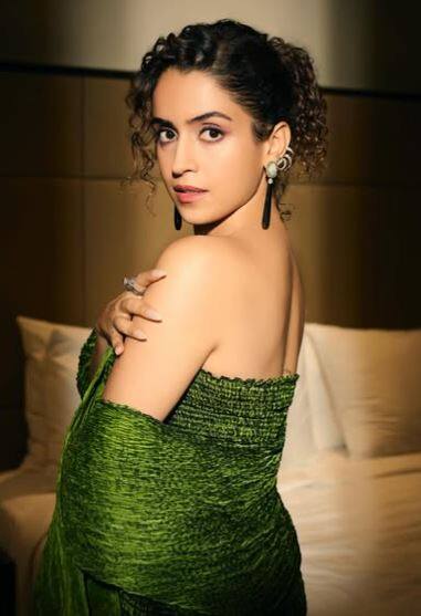 குத்து சண்டை வீராங்களைகளான, கீதா போகத் மற்றும் பபிதா குமாரி பற்றியும் அவருடைய தந்தை பற்றியும் விவரிக்கும் விதமாக எடுக்கப்பட்ட இந்த பியோ பிக் திரைப்படம், உலக அளவில் சுமார் 2200 கோடி வசூல் சாதனை செய்தது.