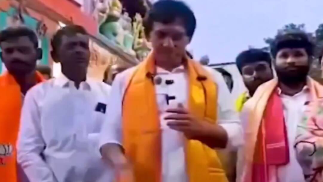 Andhra BJP MLA’s Casteist Snub Of Dalit Sarpanch Goes Viral Video 'Oh, SC? Stand There' 'Oh, SC? Stand There': Andhra BJP MLA’s Casteist Snub Of Dalit Sarpanch Goes Viral — Video