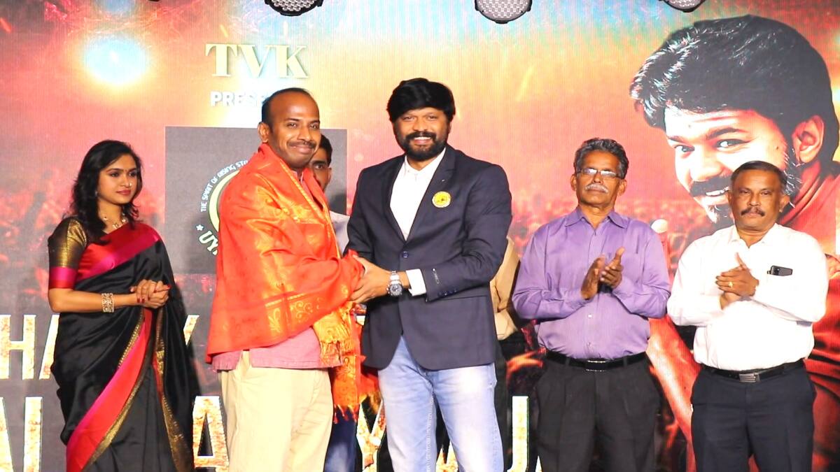 கத்தார் 'உயரம் விருதுகள் 2025': விஜய் பிறந்தநாளில் அவரது ஸ்டைலில் கல்விக்கு மரியாதை! ரசிகர்கள் அசத்தல்!