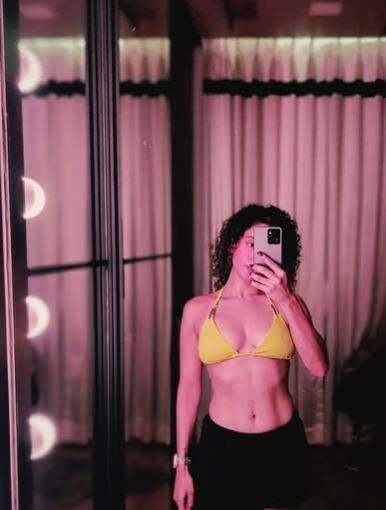 திரை உலகில்  அறிமுகமாகும்  நடிகைகளுக்கு  சினிமாவில்  நிலையான இடத்தை  பிடிக்க வேண்டும் என்பது  பெரும் கனவு.  இது ஒரு சில நடிகைகளுக்கு  நிஜமானாலும். பல நடிகைகள்  வந்த வேகத்திலேயே  சினிமாவில் இருந்து  மூட்டையை கட்டி விடுகிறார்கள்.