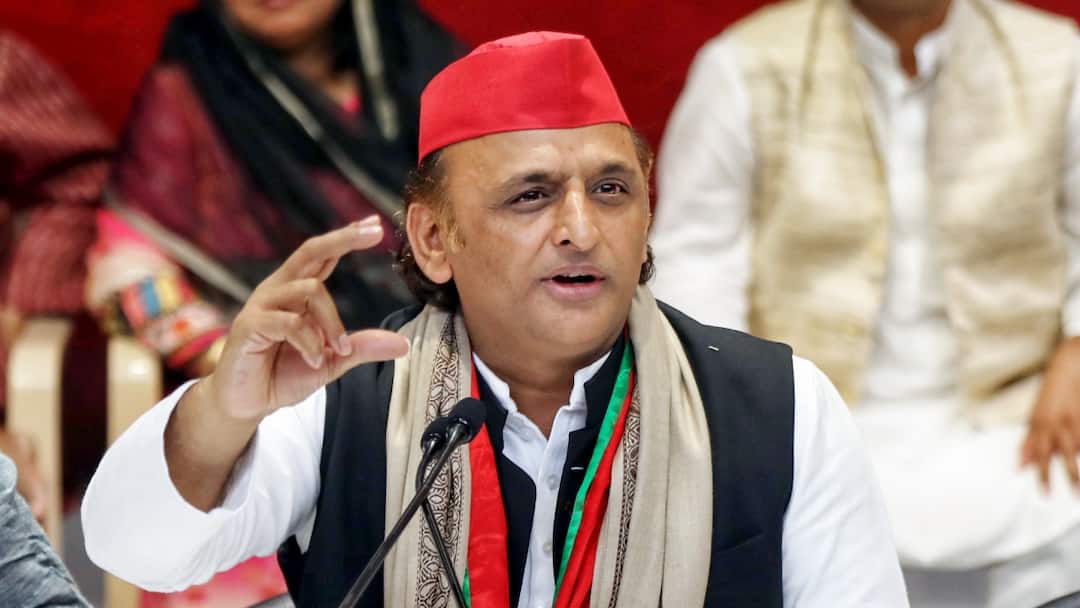 आजमगढ़ में सीएम योगी ने किया डी कंपनी का जिक्र तो भड़के अखिलेश यादव, इस खास शख्स का लिया नाम