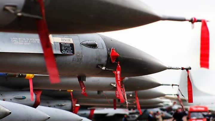 यह मिसाइल लॉकिंग सिस्टम, एयर इंटेक, गियर लॉक, पिटोट ट्यूब और सीट इजेक्शन सिस्टम पर भी लगाया जाता है.