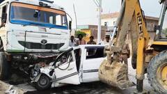 कौशांबी में डंपर से टकराई कार, पति-पत्नी समेत 5 की मौत, कार का टायर फटने के कारण हुआ हादसा