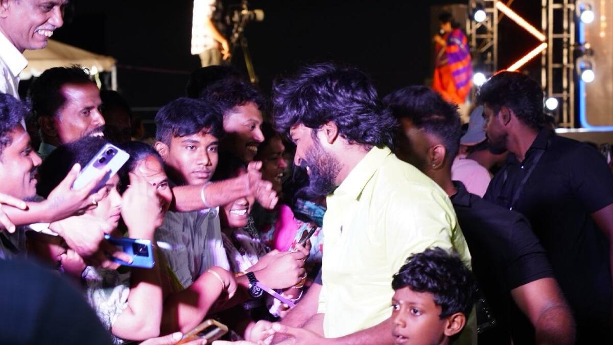 ரசிகர்களுக்கு விருந்து வைத்துக் கொண்டாடிய, விஜய் டிவி !!