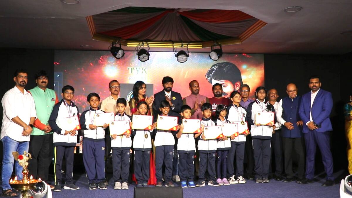 கத்தார் 'உயரம் விருதுகள் 2025': விஜய் பிறந்தநாளில் அவரது ஸ்டைலில் கல்விக்கு மரியாதை! ரசிகர்கள் அசத்தல்!