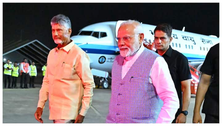 International Yoga Day : విశాఖలో జరిగే అంతర్జాతీయ యోగాదినోత్సవంలో పాల్గొనేందుకు ప్రధానమంత్రి నరేంద్రమోదీ విశాఖ చేరుకున్నారు.