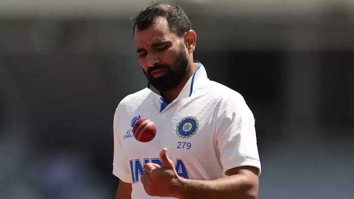 तेज गेंदबाज मोहम्मद शमी लिस्ट में तीसरे नंबर पर है. शमी ने इंग्लैंड में 42 विकेट झटके हैं. वह भारत बनाम इंग्लैंड टेस्ट सीरीज 2025 का हिस्सा नहीं हैं. एक ये भी वजह हैं कि जसप्रीत बुमराह उनसे आगे निकल सकते हैं.
