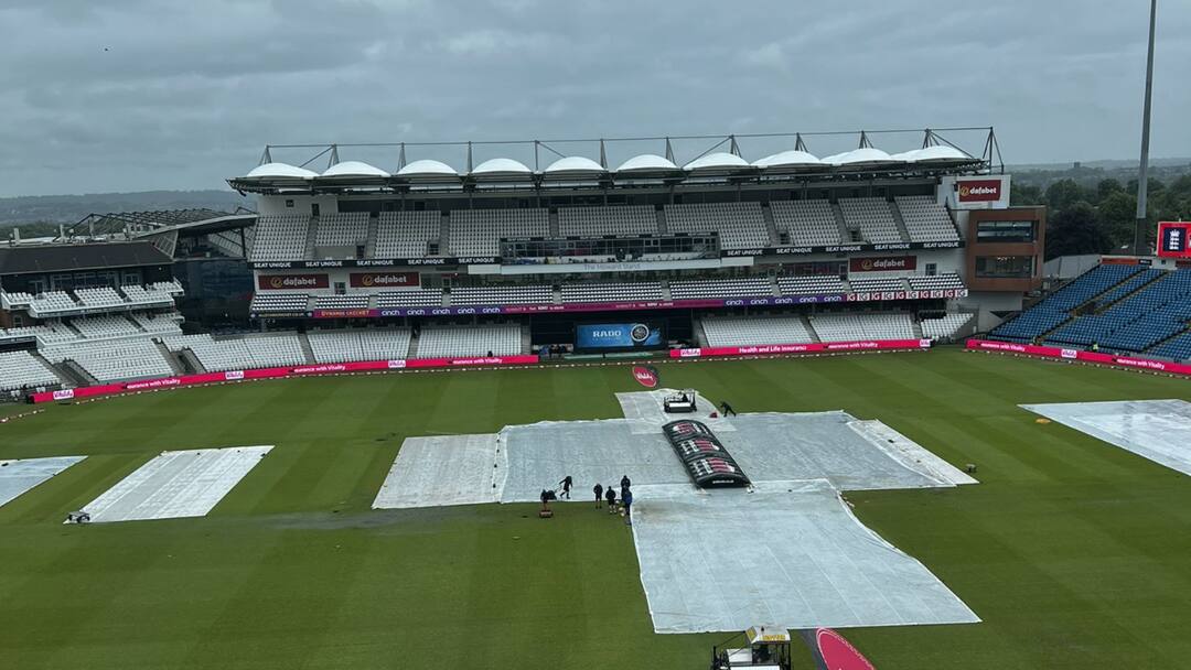 ind vs eng 1st test weather report rain possibility in leeds headingley cricket ground pitch report IND vs ENG 1st Test Weather, Pitch Report: लीड्स में बारिश, मौसम बदलेगा हेडिंग्ले क्रिकेट ग्राउंड की पिच का बर्ताव; जानें किसे होगा फायदा