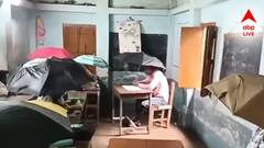 এ কী অবস্থা! স্কুলের টিনের ছাদ ফুটো হয়ে পড়ছে বৃষ্টির জল, ছাতা মাথায় ক্লাস করছেন শিক্ষক-পড়ুয়ারা!