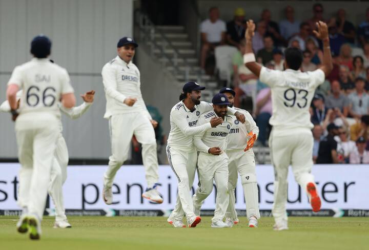 यापूर्वी हा विक्रम दक्षिण आफ्रिकेच्या नावावर होता. 2016 मध्ये इंग्लंडविरुद्ध सेंच्युरियन कसोटी सामन्यात दक्षिण आफ्रिकेच्या संघाच्या तीन खेळाडूंनी शतके झळकावली होती, परंतु त्यांचा पहिला डाव 475 धावांपर्यंत मर्यादित राहिला होता.