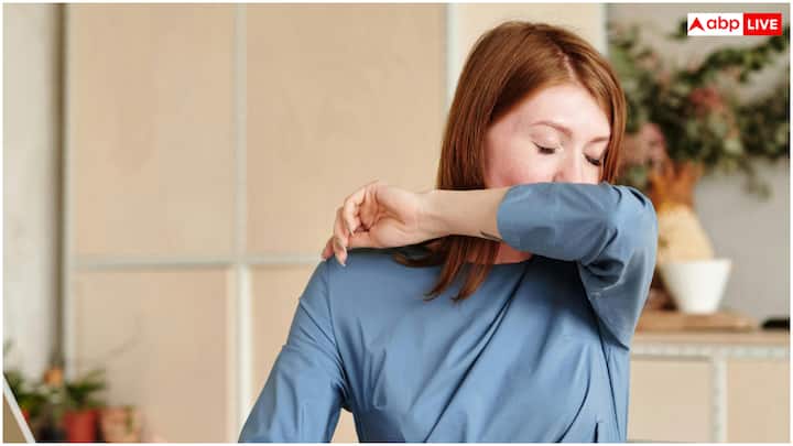 यूरिन इंफेक्शन को यूरिन ट्रैक्ट इंफेक्शन कहते हैं, जो महिलाओं में कॉमन प्रॉब्लम है. बैक्टीरिया यूरिन ट्रैक्ट में एंट्री कर जाते हैं, जिससे ब्लैडर, यूरिन ट्रैक्ट और किडनी में भी इंफेक्शन हो सकता है.