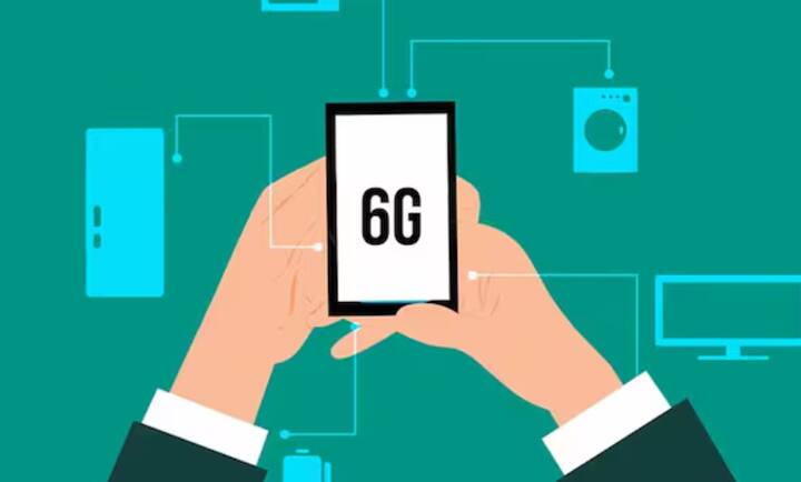 ਉੱਤਰੀ ਕੋਰੀਆ ਵਿੱਚ ਇੰਟਰਨੈੱਟ ਨੂੰ ਲੈਕੇ ਕੁਝ ਮਹੱਤਵਪੂਰਨ ਤੱਥ: ਗਲੋਬਲ ਇੰਟਰਨੈੱਟ ਸਹੂਲਤ ਸਿਰਫ਼ ਚੋਣਵੇਂ ਸਰਕਾਰੀ ਅਹੁਦਿਆਂ 'ਤੇ ਬੈਠੇ ਲੋਕਾਂ ਲਈ ਉਪਲਬਧ ਹੈ। ਆਮ ਲੋਕ ਸਿਰਫ਼ ਇੰਟਰਾਨੈੱਟ (ਕਵਾਂਗਮਯੋਂਗ) ਦੀ ਵਰਤੋਂ ਕਰਦੇ ਹਨ, ਜਿਸਦੀ ਪੂਰੀ ਤਰ੍ਹਾਂ ਸਰਕਾਰ ਦੁਆਰਾ ਨਿਗਰਾਨੀ ਕੀਤੀ ਜਾਂਦੀ ਹੈ। ਸਰਕਾਰ ਵਲੋਂ ਹਰ ਡਿਜੀਟਲ ਗਤੀਵਿਧੀ ਦੀ ਨਿਗਰਾਨੀ ਕੀਤੀ ਜਾਂਦੀ ਹੈ, ਜਿਸ ਵਿੱਚ ਸਕ੍ਰੀਨਸ਼ਾਟ ਭੇਜਣਾ ਵੀ ਸ਼ਾਮਲ ਹੈ। ਵਿਦੇਸ਼ੀ ਮੀਡੀਆ 'ਤੇ ਪੂਰੀ ਤਰ੍ਹਾਂ ਪਾਬੰਦੀ ਹੈ। ਵਿਦੇਸ਼ੀ ਰੇਡੀਓ ਚੈਨਲਾਂ ਨੂੰ ਸੁਣਨਾ ਵੀ ਅਪਰਾਧ ਦੀ ਸ਼੍ਰੇਣੀ ਵਿੱਚ ਆਉਂਦਾ ਹੈ। ਦੇਸ਼ 'ਤੇ ਸਾਈਬਰ ਅਪਰਾਧ ਅਤੇ ਅੰਤਰਰਾਸ਼ਟਰੀ ਹੈਕਿੰਗ ਗਤੀਵਿਧੀਆਂ ਵਿੱਚ ਸ਼ਾਮਲ ਹੋਣ ਦਾ ਵੀ ਦੋਸ਼ ਲਗਾਇਆ ਗਿਆ ਹੈ।