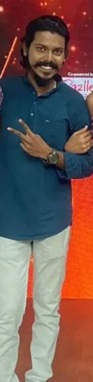 अभिनेता अंकुर वाढवे याने फेसबुकवर पोस्ट लिहून आपल्या भावना व्यक्त केल्या आहेत. 'मित्रा का? कश्यासाठी? काम येतात जातात ! आपण मार्ग काढले पाहिजे पण आत्महत्या हा मार्ग नाही! मान्य आहे सध्याची परिस्थिती विचित्र आहे पण हा निर्णय नाही होऊ शकत. तुषार घाडीगावकर तू हरलास म्हणजे आम्ही सगळे हरलो', असे अंकुर वाढवे याने आपल्या पोस्टमध्ये म्हटले आहे.