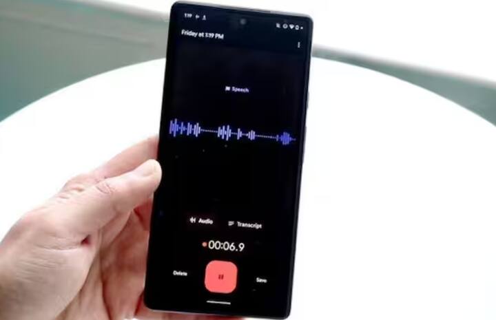 ਕੁਝ ਮਾਮਲਿਆਂ ਵਿੱਚ, ਰਿਕਾਰਡਿੰਗ ਕਾਨੂੰਨੀ ਹੋ ਸਕਦੀ ਹੈ। ਉਦਾਹਰਣ ਵਜੋਂ, ਜੇਕਰ ਤੁਸੀਂ ਗੱਲਬਾਤ ਦਾ ਹਿੱਸਾ ਹੋ ਅਤੇ ਰਿਕਾਰਡਿੰਗ ਕਿਸੇ ਅਪਰਾਧ ਨੂੰ ਫੜਨ ਲਈ ਕੀਤੀ ਜਾ ਰਹੀ ਹੈ। ਪਰ ਫਿਰ ਵੀ, ਇਸਨੂੰ ਜਨਤਕ ਤੌਰ 'ਤੇ ਸਾਂਝਾ ਕਰਨਾ ਇੱਕ ਵੱਖਰਾ ਅਪਰਾਧ ਹੋ ਸਕਦਾ ਹੈ। ਇਸ ਲਈ, ਸਾਵਧਾਨੀ ਜ਼ਰੂਰੀ ਹੈ। ਅੱਜ, ਜਿੱਥੇ ਹਰ ਕਿਸੇ ਕੋਲ ਸਮਾਰਟਫੋਨ ਹਨ, ਤਾਂ ਕਰਕੇ ਅਜਿਹੇ ਕੰਮ ਕਰਨਾ ਆਸਾਨ ਹੋ ਗਿਆ ਹੈ। ਪਰ ਕਿਸੇ ਦੀ ਗੱਲਬਾਤ ਨੂੰ ਗੁਪਤ ਰੂਪ ਵਿੱਚ ਰਿਕਾਰਡ ਕਰਨਾ ਨਾ ਸਿਰਫ਼ ਗਲਤ ਹੈ। ਸਗੋਂ ਇਹ ਤੁਹਾਡੇ ਭਵਿੱਖ ਵਿੱਚ ਮੁਸੀਬਤ ਦਾ ਦਰਵਾਜ਼ਾ ਵੀ ਖੋਲ੍ਹ ਸਕਦਾ ਹੈ। ਇਸ ਲਈ ਇਸ ਤੋਂ ਬਚ ਕੇ ਰਹੋ।