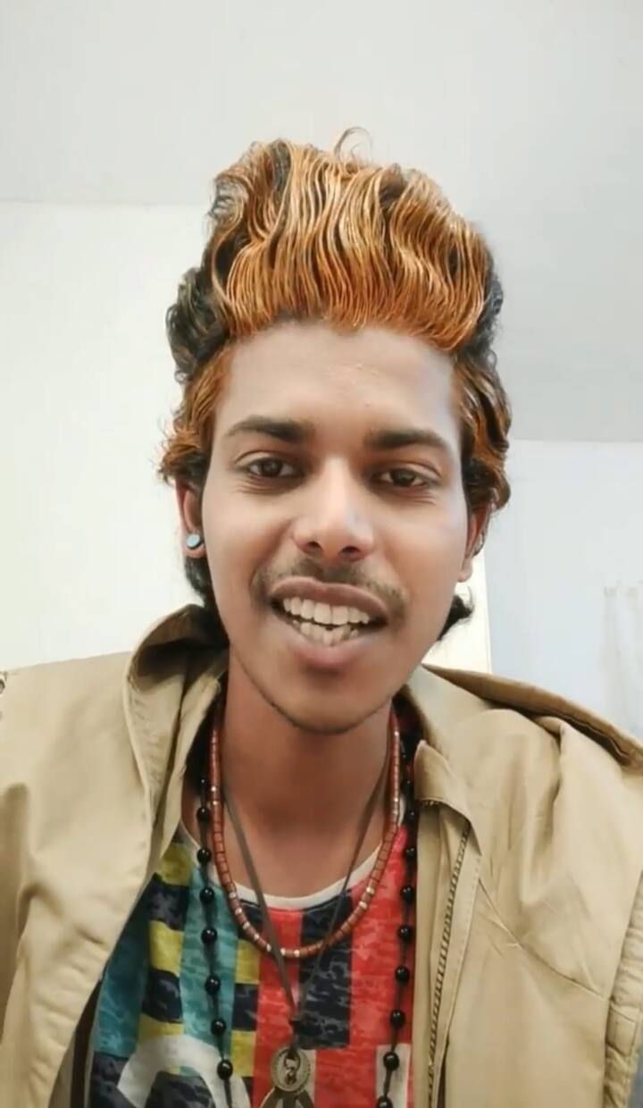 रुपारेलच्या नाट्य विभागात तो परिचित चेहरा होता. मित्रांमध्ये 'घाड्या' म्हणून तो ओळखला जात होता.