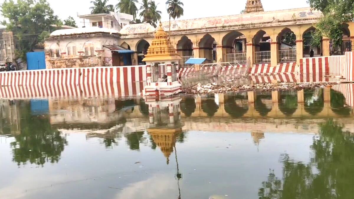 மயிலாடுதுறை துலாக்கட்டத்தை வந்தடைந்த காவிரி நீர் - பூஜைகள் செய்து வரவேற்ற மக்கள்