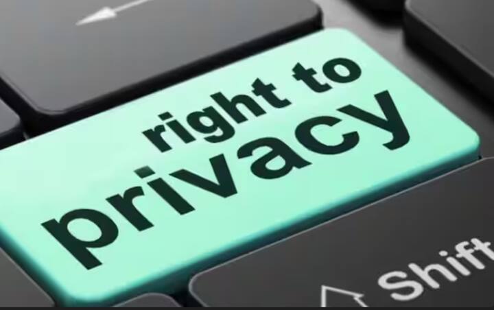 ਭਾਰਤੀ ਦੰਡ ਸੰਹਿਤਾ (BNS) ਦੀ ਧਾਰਾ 356 (ਮਾਨਹਾਨੀ), ਧਾਰਾ 357 (ਨਿਮਰਤਾ ਦਾ ਅਪਮਾਨ) ਅਤੇ ਆਈਟੀ ਐਕਟ ਦੀ ਧਾਰਾ 66E ਦੇ ਤਹਿਤ, ਬਿਨਾਂ ਇਜਾਜ਼ਤ ਤੋਂ ਇਸਨੂੰ ਰਿਕਾਰਡ ਕਰਨਾ ਅਤੇ ਫੈਲਾਉਣਾ ਇੱਕ ਕਾਨੂੰਨੀ ਅਪਰਾਧ ਹੈ। ਇਸਦੇ ਲਈ, ਤੁਹਾਨੂੰ 3 ਸਾਲ ਤੱਕ ਦੀ ਕੈਦ ਅਤੇ ਜੁਰਮਾਨਾ ਹੋ ਸਕਦਾ ਹੈ। ਜੇਕਰ ਮਾਮਲਾ ਸੰਵੇਦਨਸ਼ੀਲ ਹੈ, ਤਾਂ ਮਾਮਲਾ ਹੋਰ ਵੀ ਗੰਭੀਰ ਹੋ ਸਕਦਾ ਹੈ।