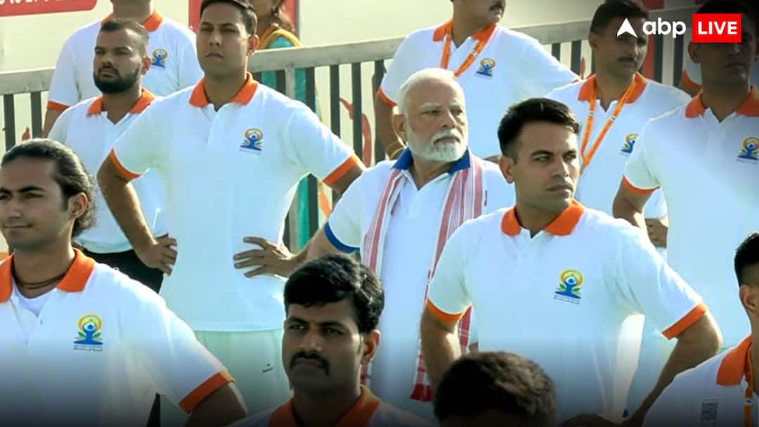 The 11th International Yoga Day celebrated on 21 June 2025 PM Modi attended event in Visakhapatnam and addressed world on the theme One Earth, One Health International Yoga Day 2025: 'सिडनी ओपेरा हाउस की सीढ़ियां हों या एवरेस्ट की चोटियां...', विशाखापट्टनम से PM मोदी ने दुनिया को दिया योग का संदेश