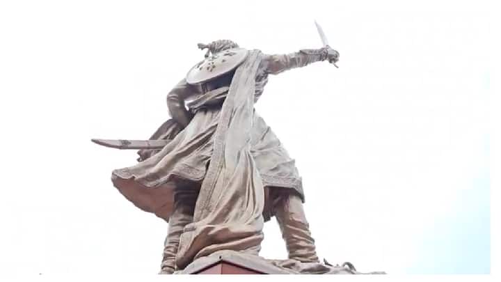 सिंधुदुर्ग जिल्ह्याच्या मालवणमधील समुद्र तटबंदीवरील राजकोट किल्ला उद्यापासून पुढील काही दिवस शिवप्रेमी आणि पर्यटकांसाठी बंद राहणार आहे.