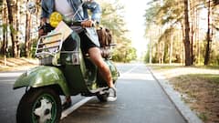 शौक बड़ी चीज! 1 लाख रुपये की स्कूटी के लिए शख्स ने खरीदी 14 लाख रुपये की नंबर प्लेट